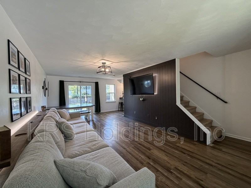 921 Tennyson St - Photo 2 of 17