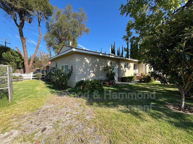 23242 Victory Blvd - Photo 2 of 12