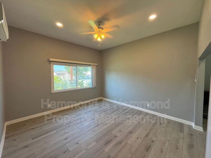23242 Victory Blvd - Photo 3 of 12