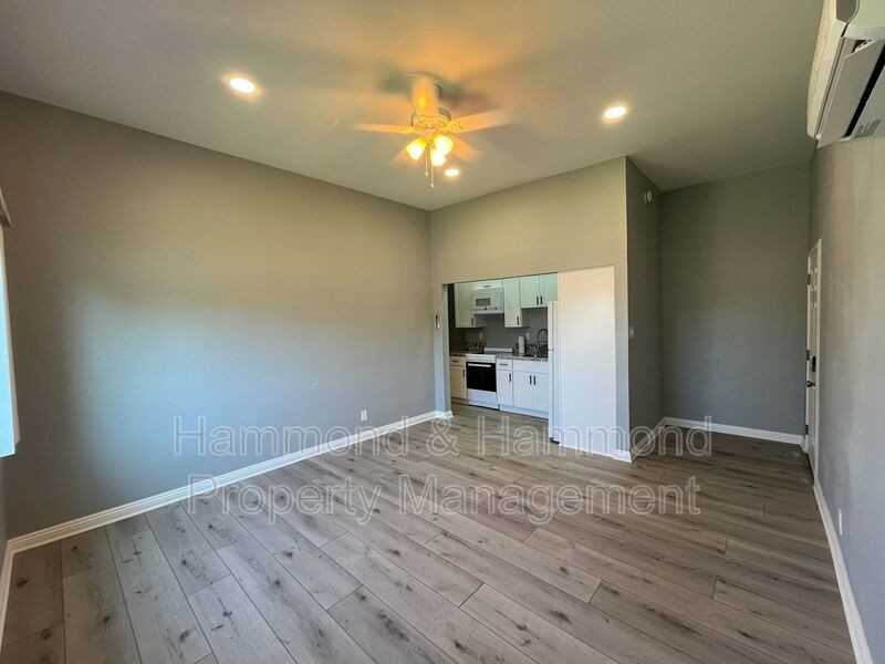 23242 Victory Blvd - Photo 4 of 12