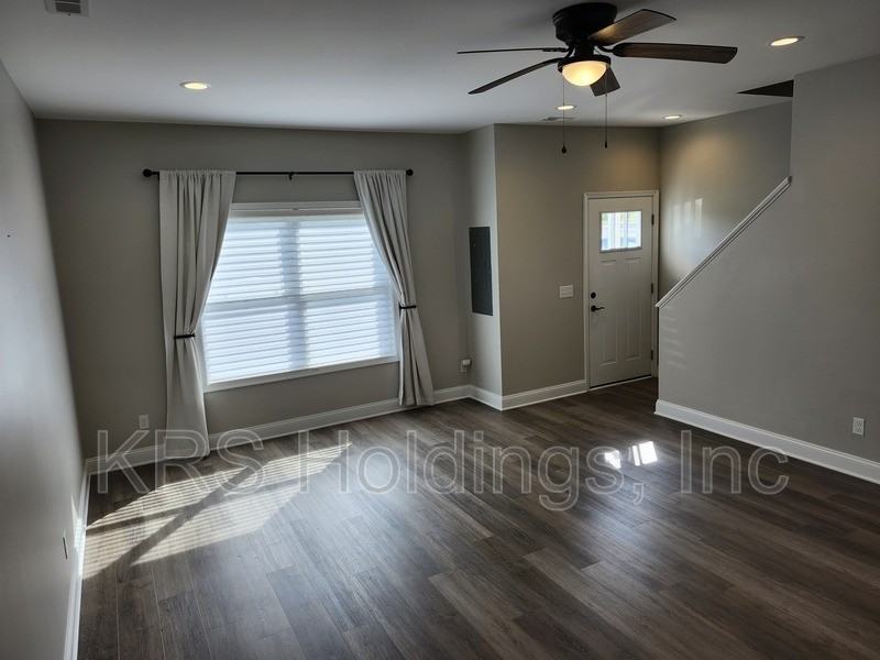 616 Zephyr Dr - Photo 3 of 20