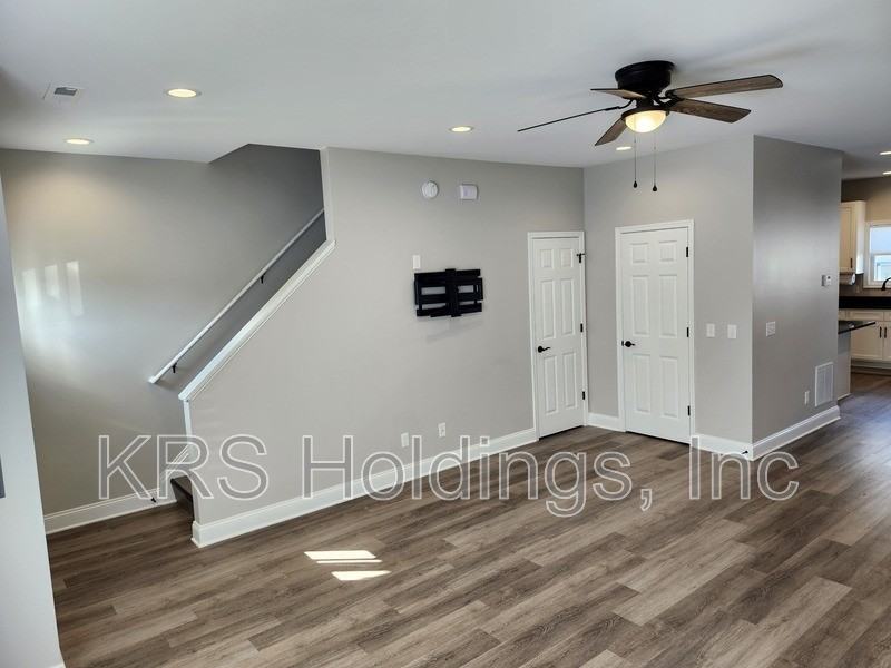 616 Zephyr Dr - Photo 4 of 20