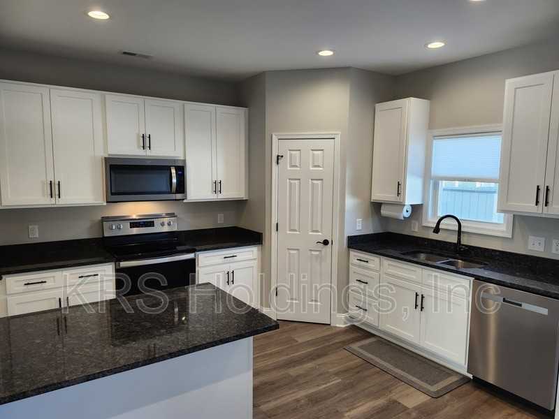 616 Zephyr Dr - Photo 7 of 20