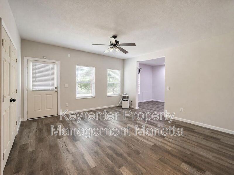 101 Honeydew Ln - Photo 3 of 47