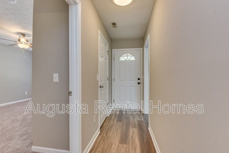 101 Kelly Dr - Photo 5 of 26