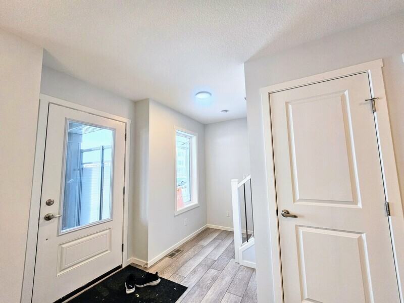 20413 15a Ave Nw - Photo 5 of 34
