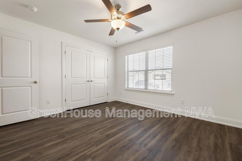 710 Jillian St - Photo 5 of 32