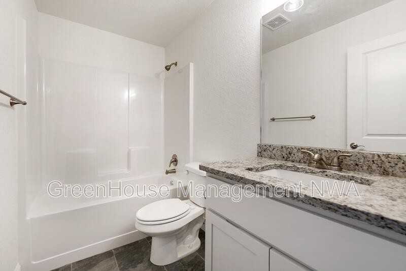710 Jillian St - Photo 6 of 32