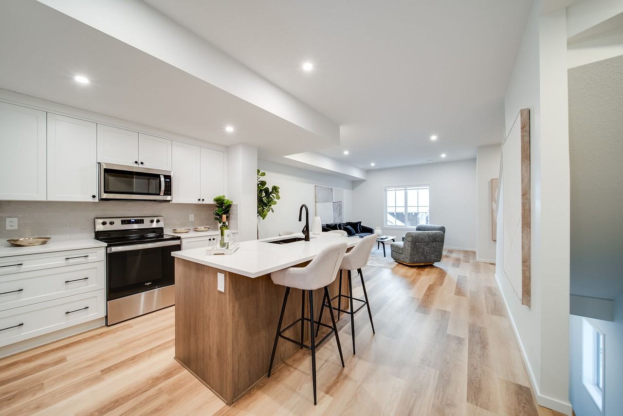 11127 62 St Nw - Photo 3 of 33