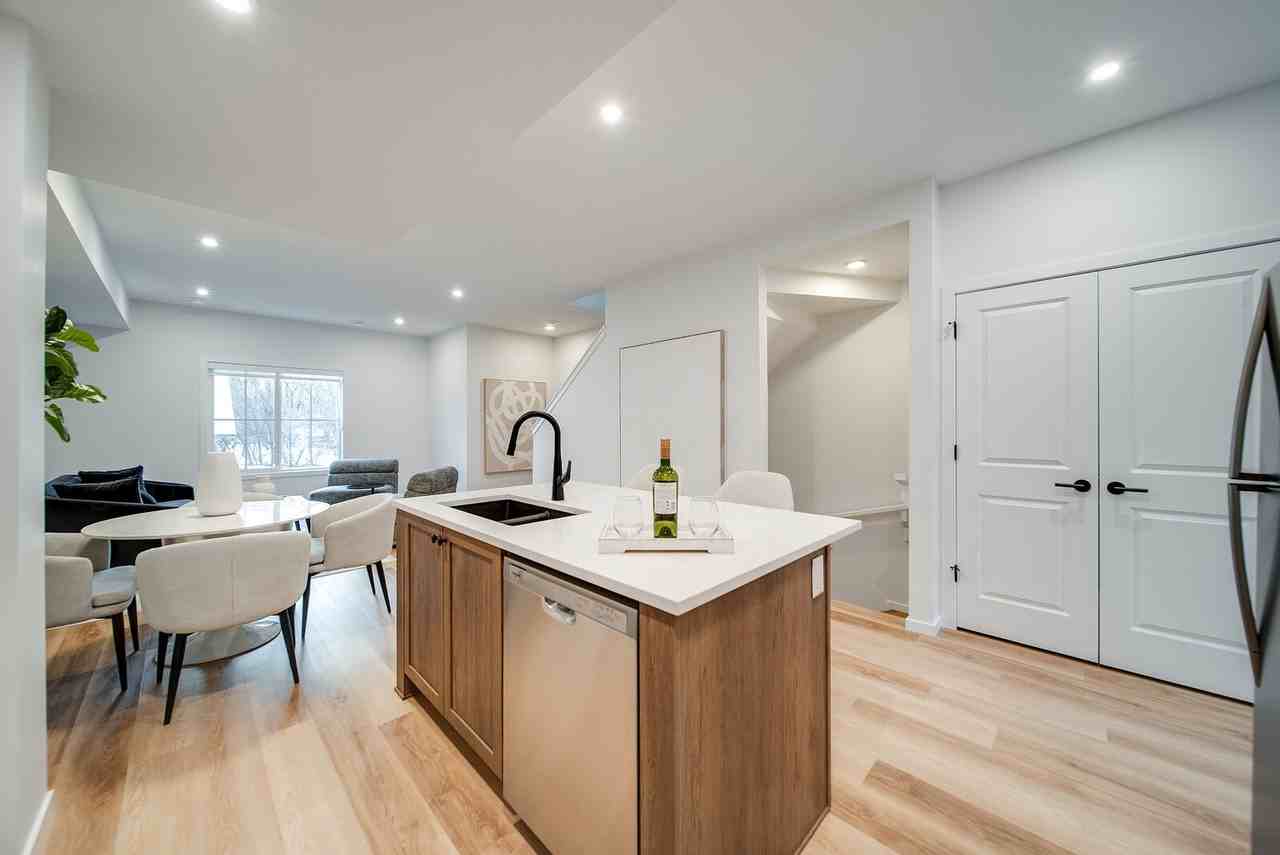 11127 62 St Nw - Photo 7 of 33