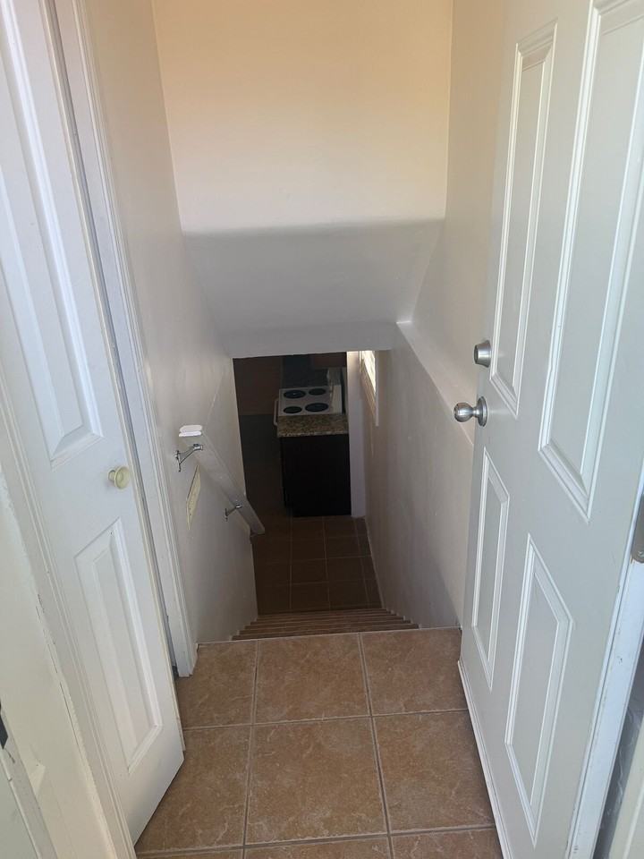6524 112 St Nw - Photo 3 of 12