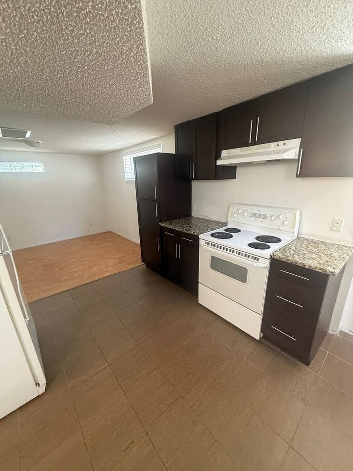 6524 112 St Nw - Photo 6 of 12