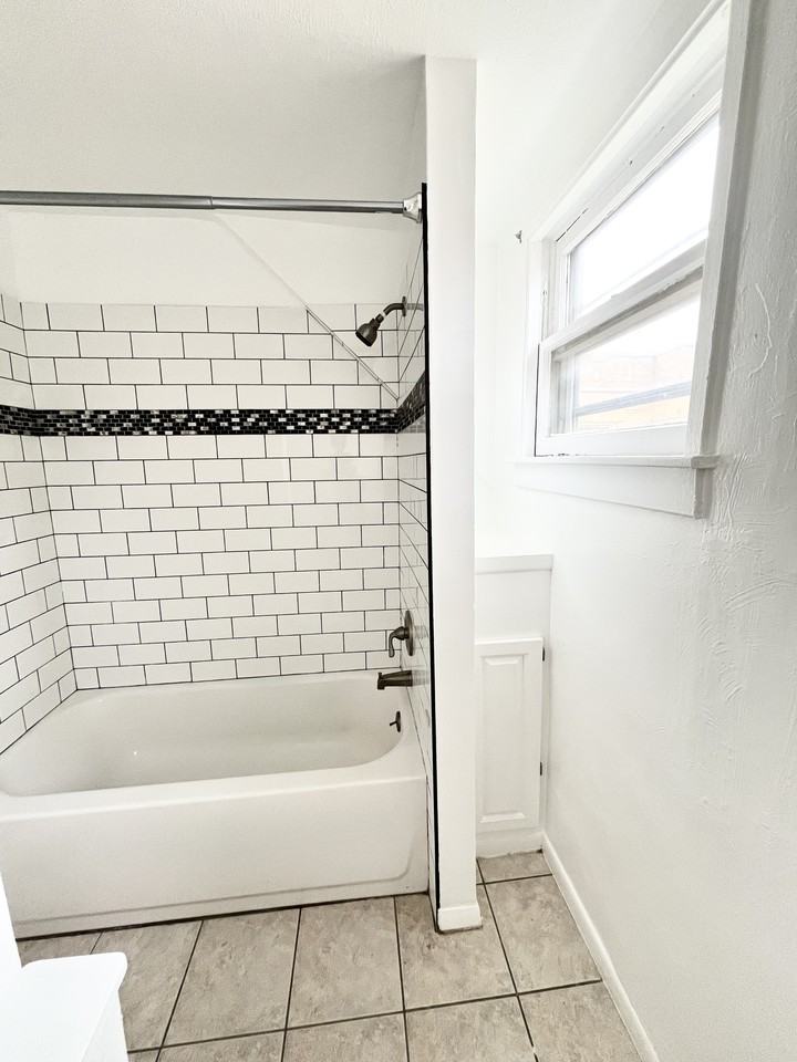 3609 N Kedvale Ave #2 - Photo 4 of 12