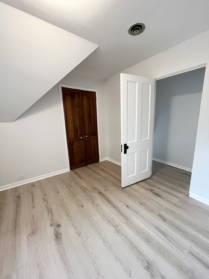 3609 N Kedvale Ave #2 - Photo 5 of 12