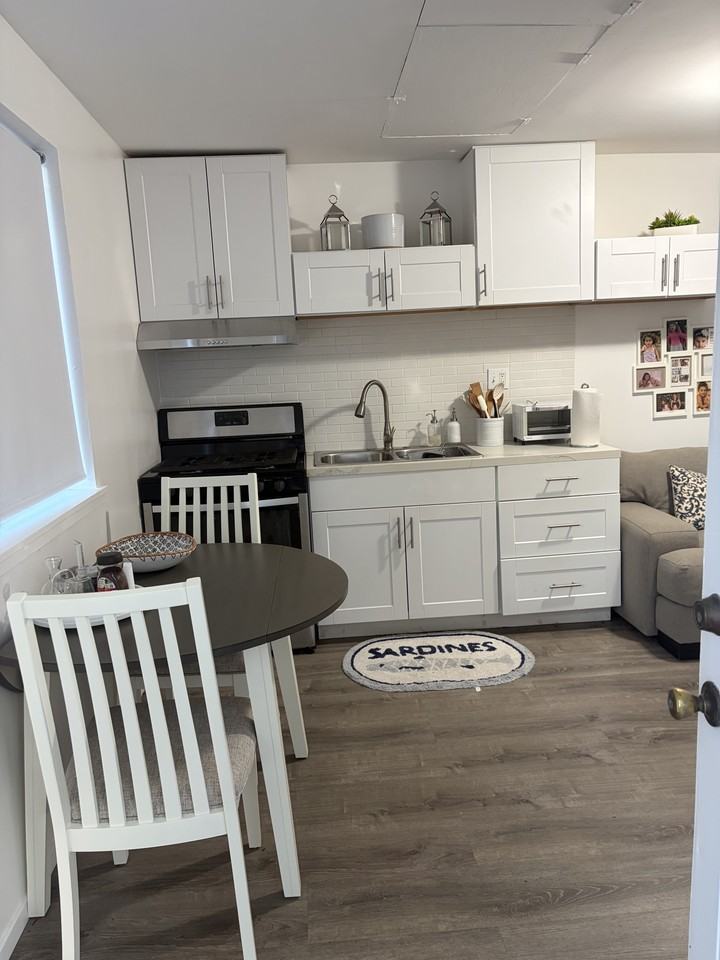 4665 Kleefeld Ave - Photo 3 of 6