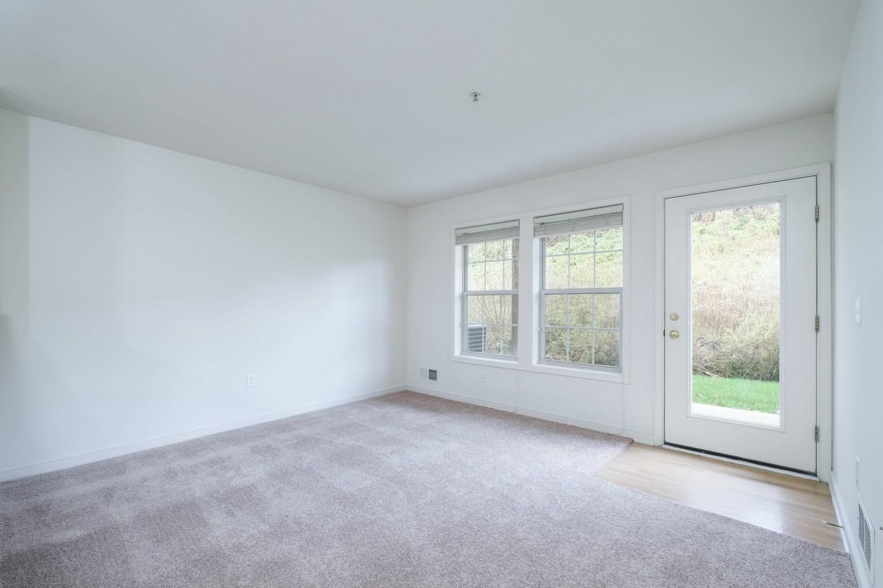 519 Talon Dr - Photo 4 of 15