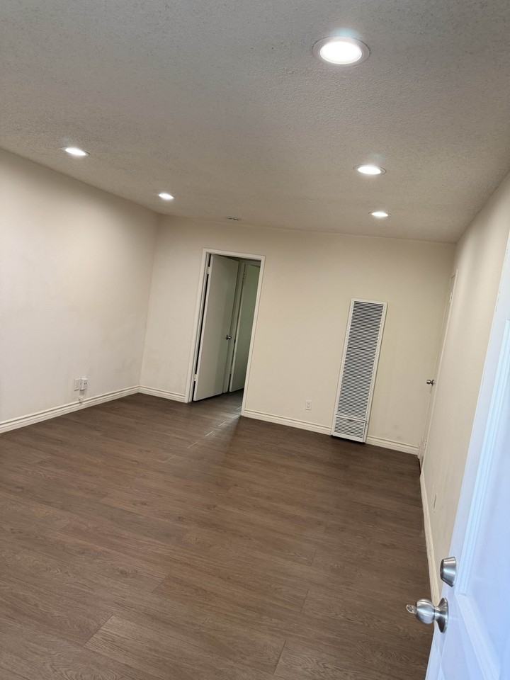 1401 Monterey Rd #5 - Photo 6 of 15