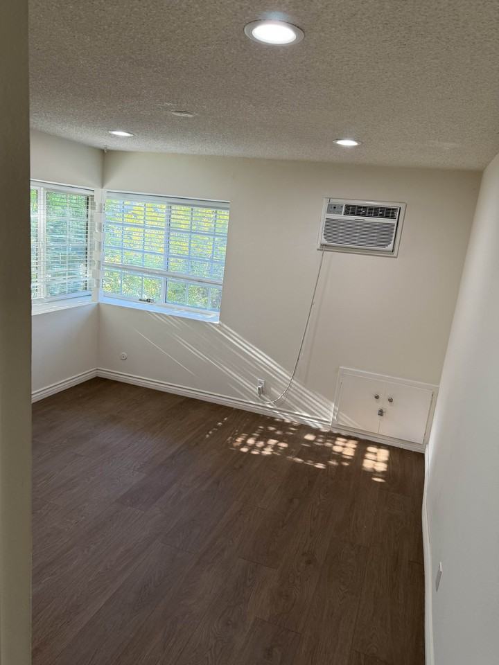 1401 Monterey Rd #5 - Photo 7 of 15
