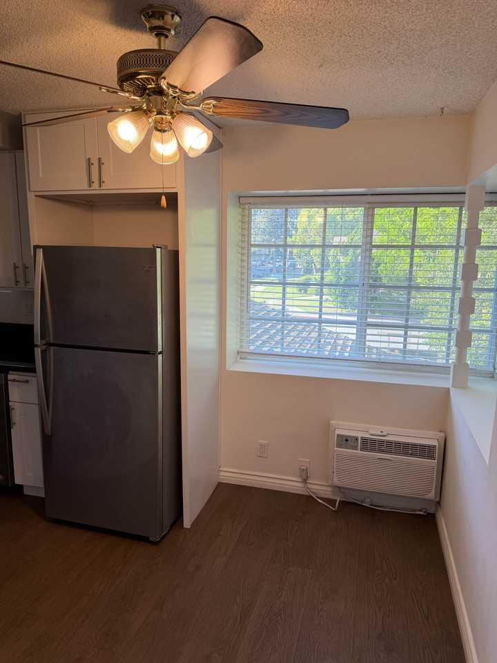 1401 Monterey Rd #5 - Photo 5 of 15