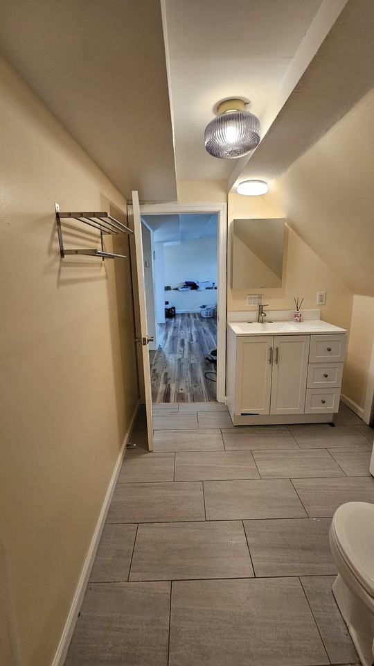 886 Howe Ave #A - Photo 6 of 10