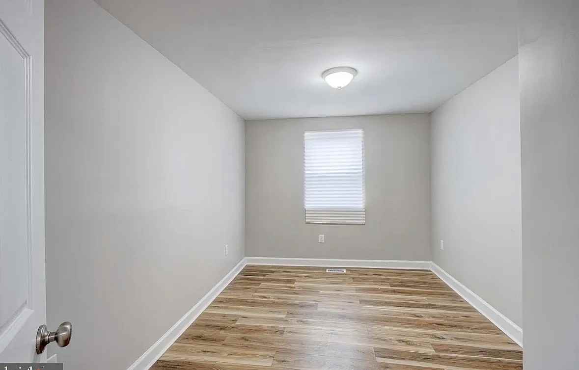 712 Winston Ave #1 - Photo 5 of 11