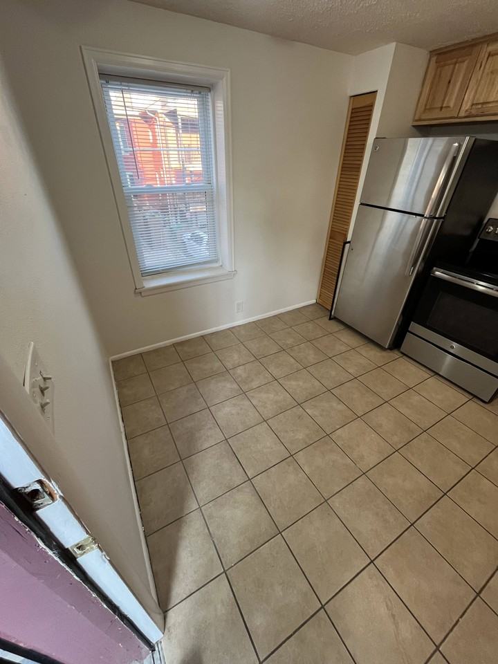 1310 N Corona St #12 - Photo 6 of 19