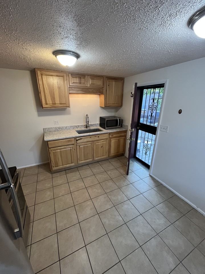 1310 N Corona St #12 - Photo 7 of 19