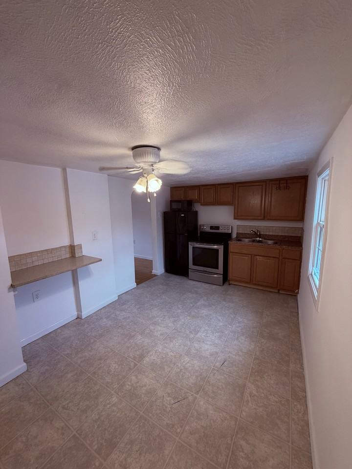 931 James Ave #2 - Photo 3 of 9