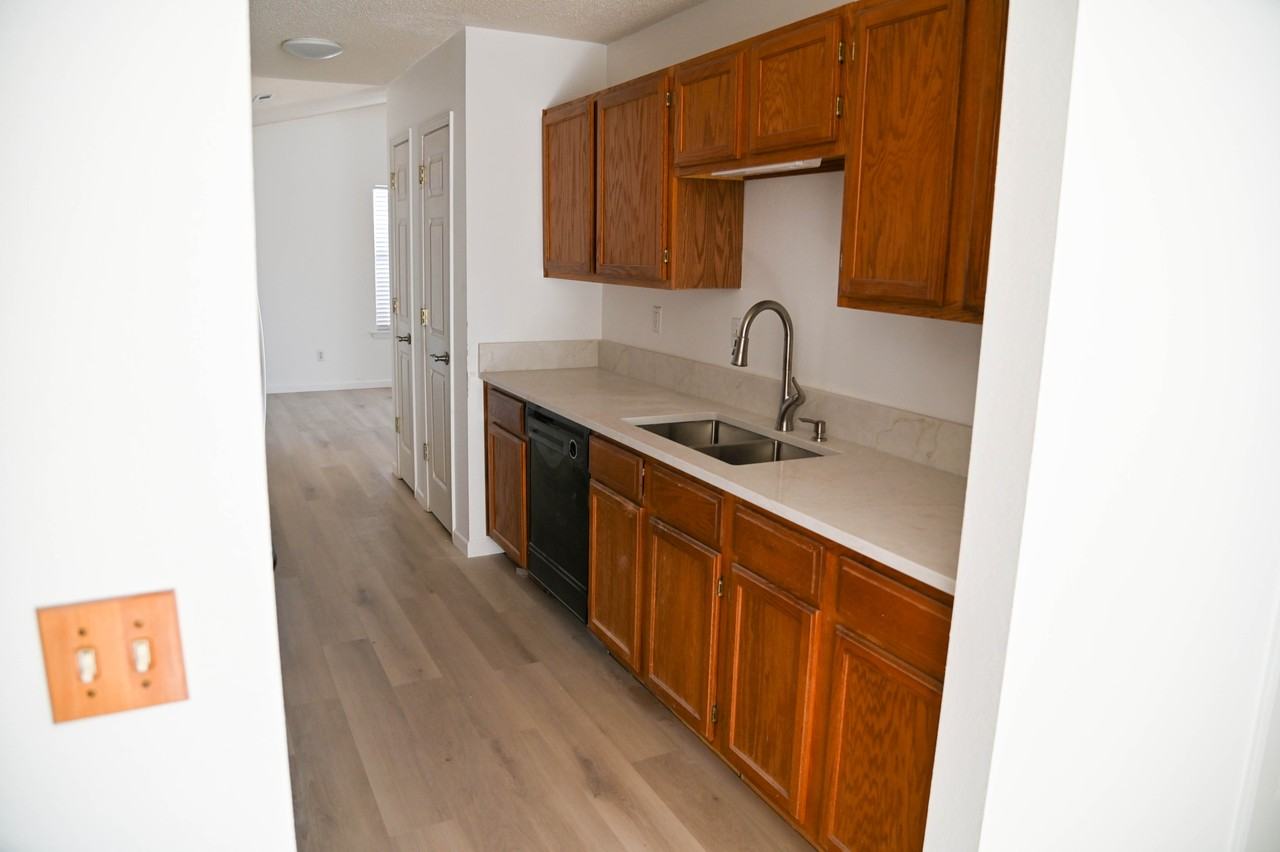 1602 Parkview Pl #NA - Photo 2 of 12
