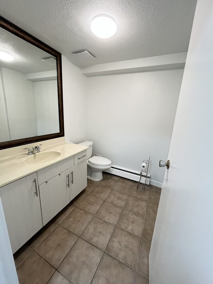 17720 60 Ave - Photo 5 of 20