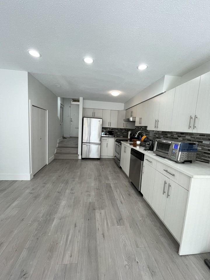 17720 60 Ave - Photo 7 of 20