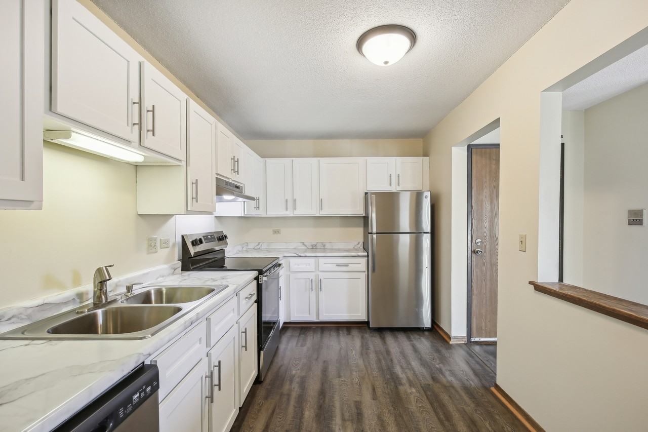 13336 Parkwood Dr #219 - Photo 2 of 31