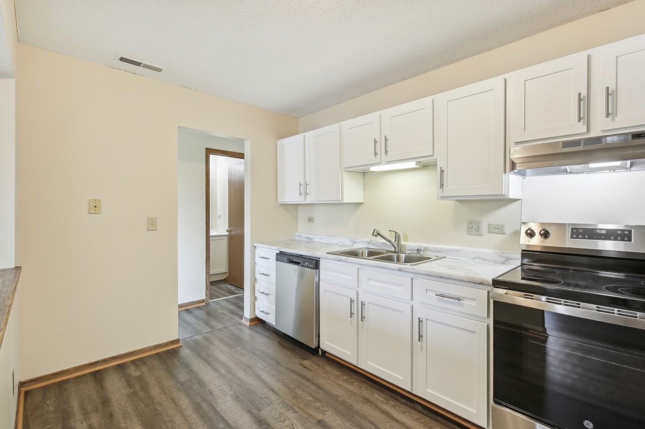 13336 Parkwood Dr #219 - Photo 5 of 31
