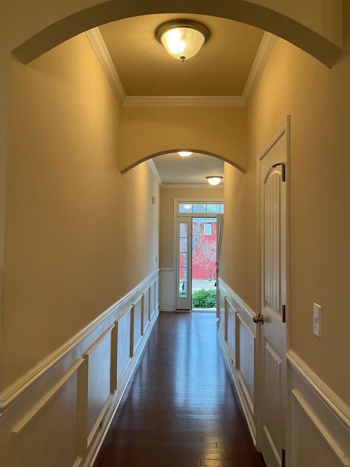 204 Ashmore Ln - Photo 2 of 29