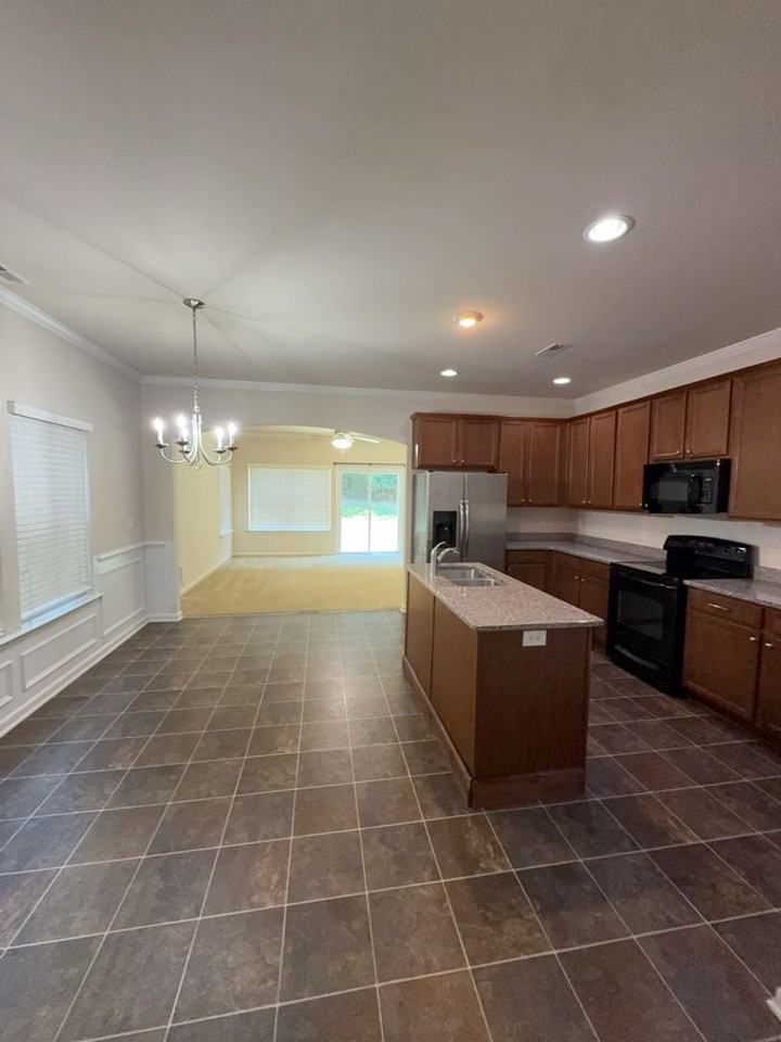 204 Ashmore Ln - Photo 4 of 29