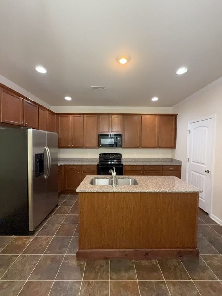 204 Ashmore Ln - Photo 5 of 29