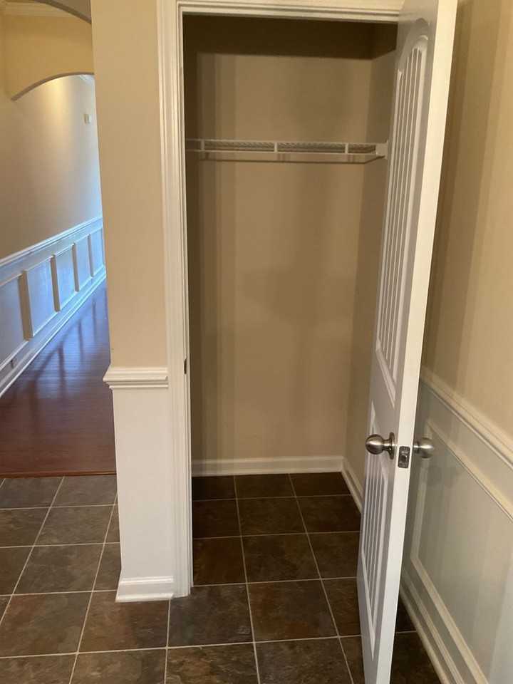 204 Ashmore Ln - Photo 6 of 29