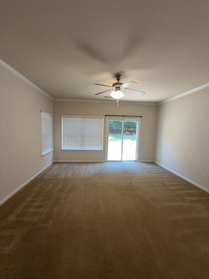 204 Ashmore Ln - Photo 7 of 29