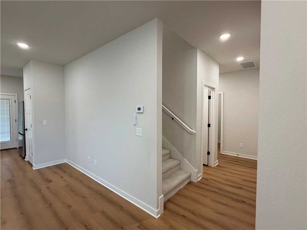 613 Cosmos Street - Photo 4 of 13