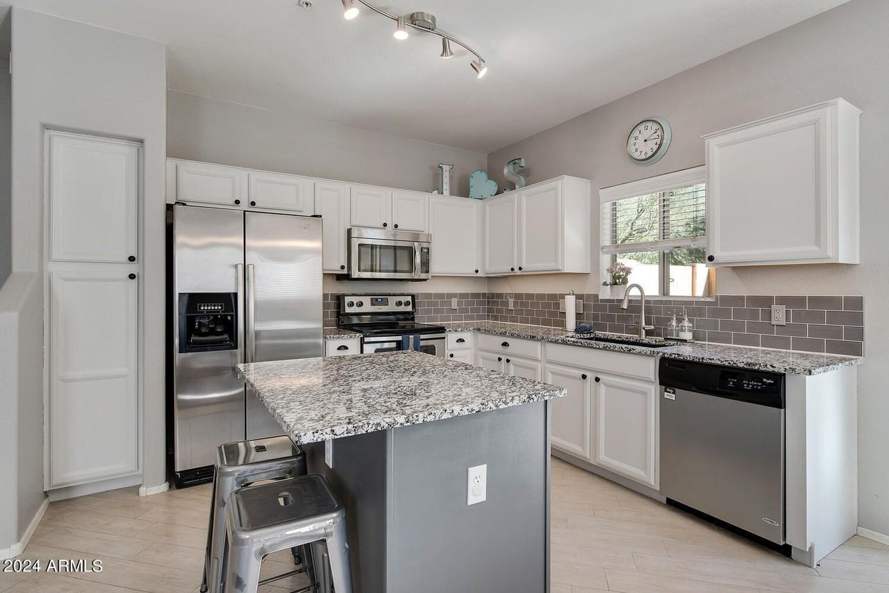 2250 E Deer Valley Rd #85 - Photo 5 of 25