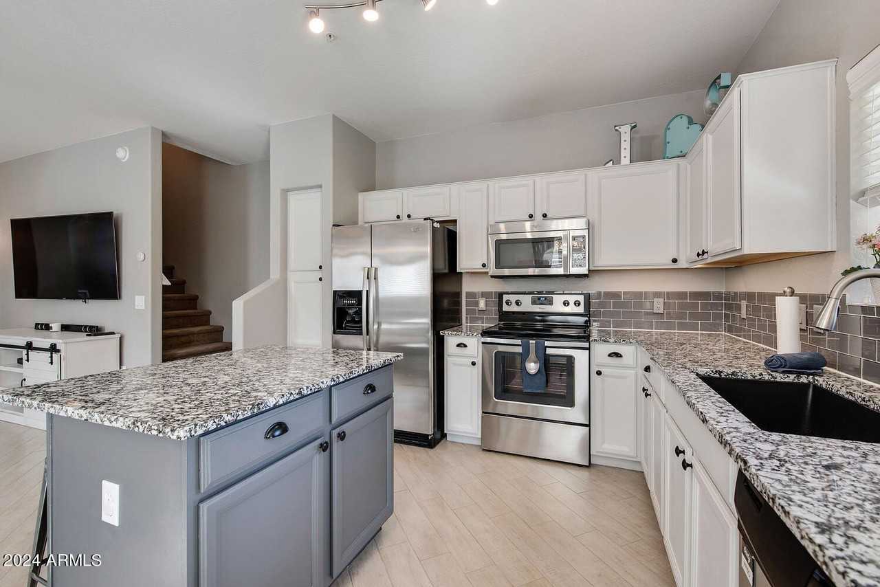 2250 E Deer Valley Rd #85 - Photo 7 of 25