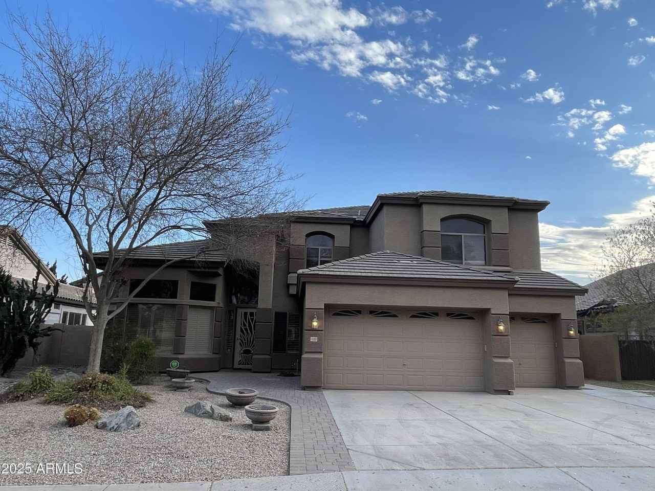 1283 E Saragosa St - Photo 2 of 23