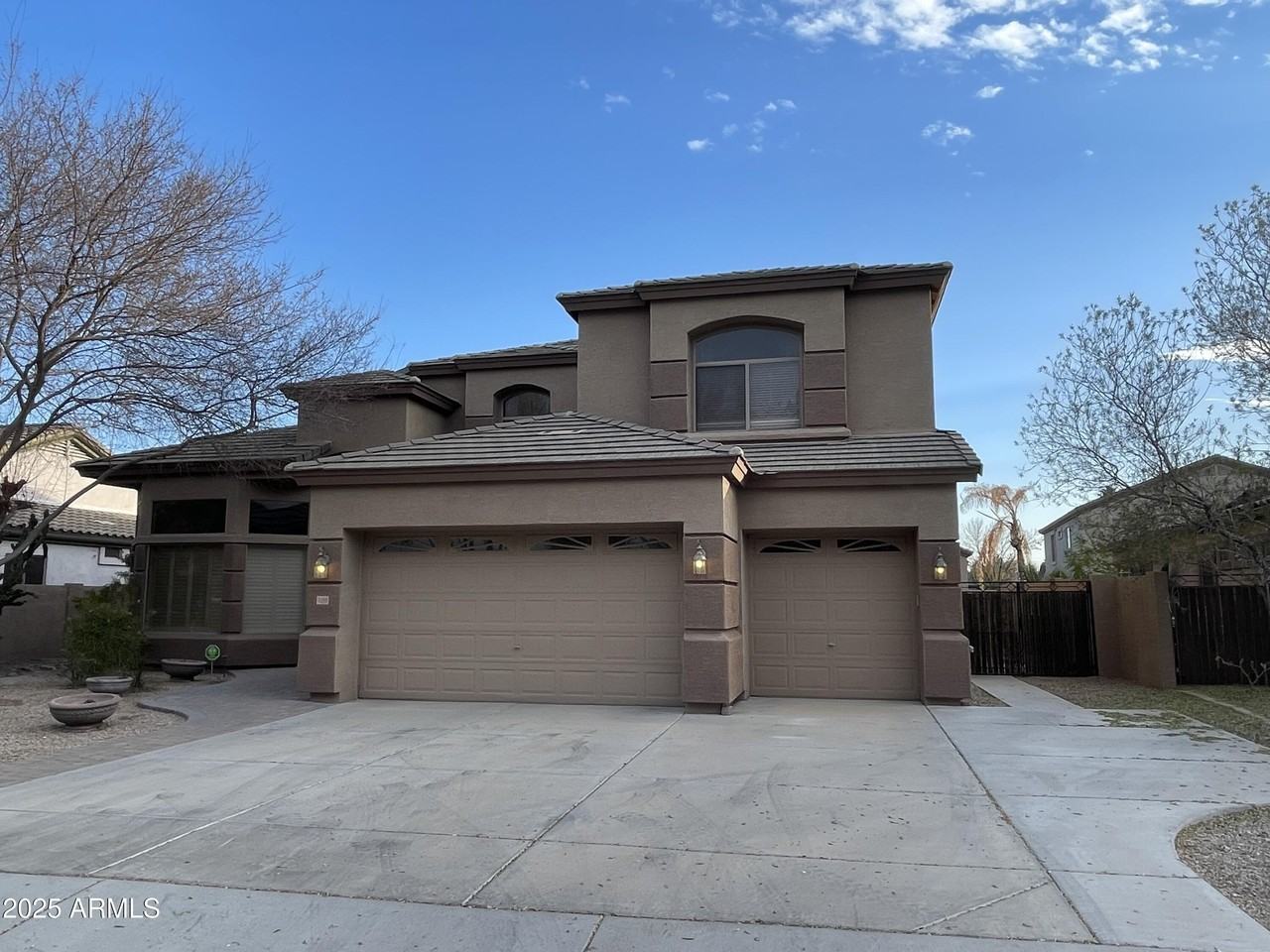 1283 E Saragosa St - Photo 3 of 23