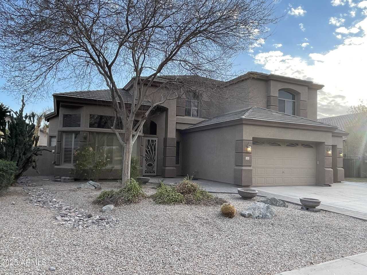 1283 E Saragosa St - Photo 4 of 23