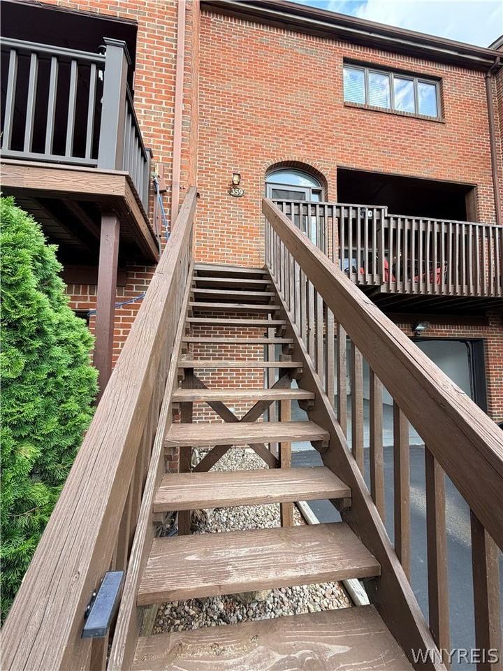 359 Lakefront Blvd - Photo 3 of 31