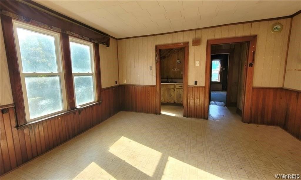 325 Box Ave - Photo 5 of 18