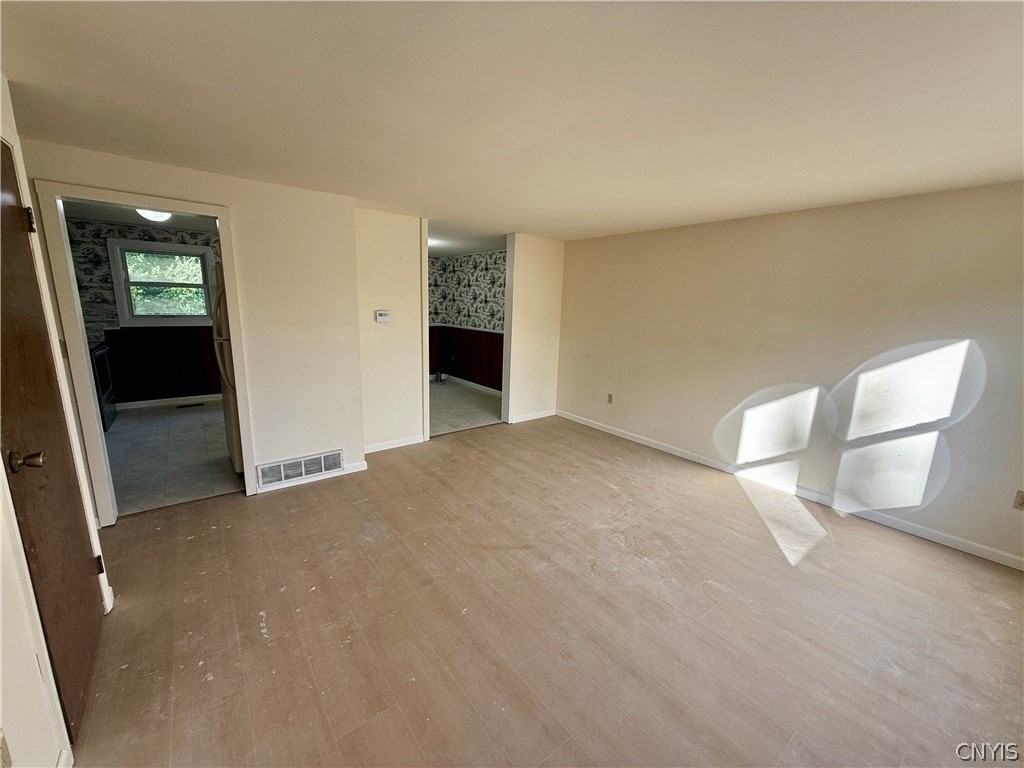 4999 Windgate Rd - Photo 4 of 23