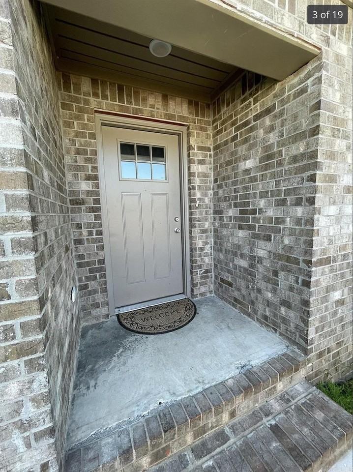 607 Lenora St - Photo 2 of 10