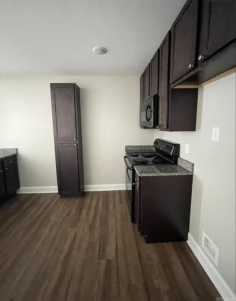 607 Lenora St - Photo 3 of 10