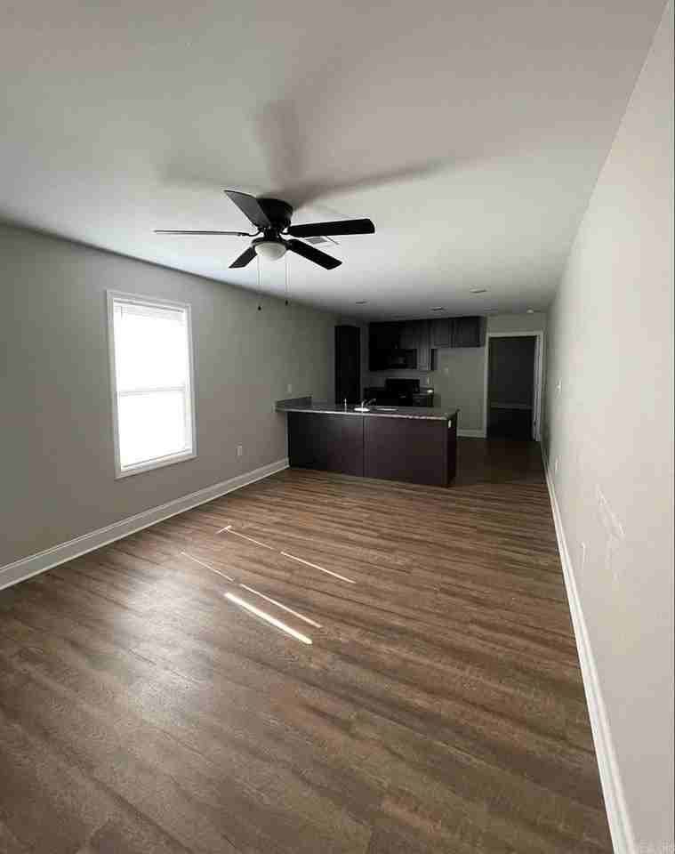607 Lenora St - Photo 5 of 10